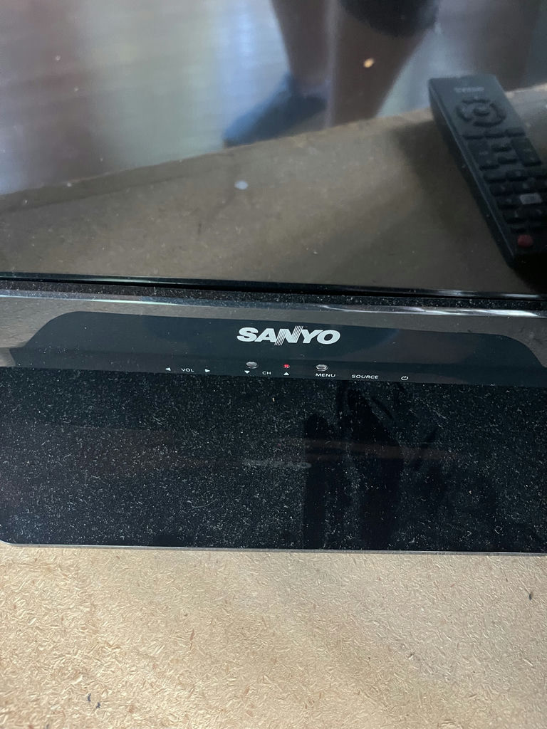 30” Sanyo TV - image 2 of 8