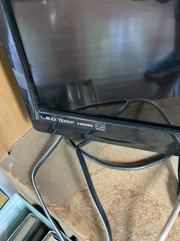 30” Sanyo TV - image 3 of 8