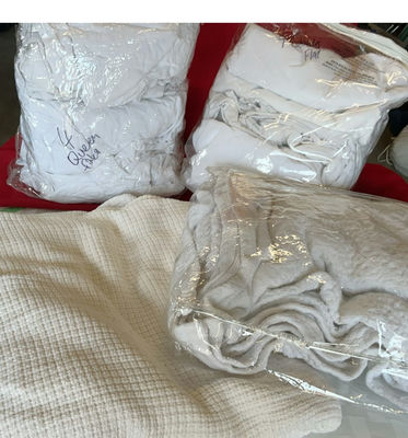 4 Sets Of Queen Size, White Linen Sheets, 2 Blankets - Image 1 of 5