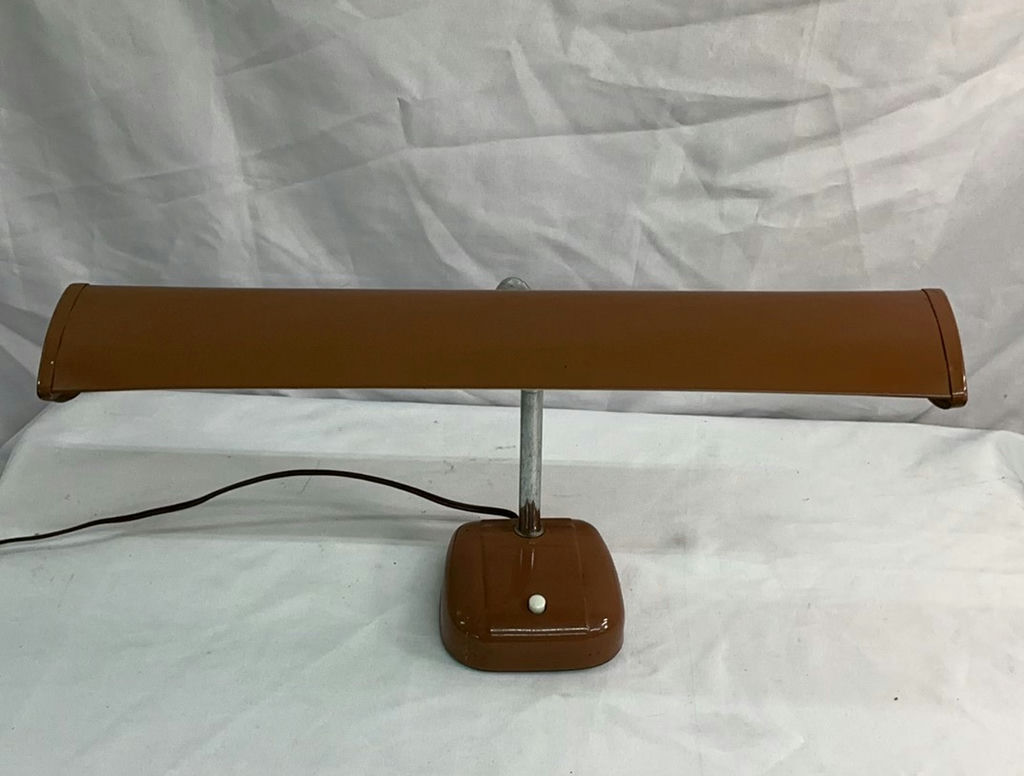 Vintage Bulova Clock Radio And an Underwriters Portable Desk Lamp - image 9 of 10