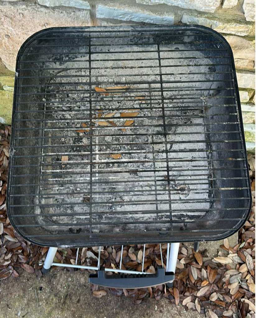 Expert Grill portable charcoal grill on wheeled stand - image 4 of 5