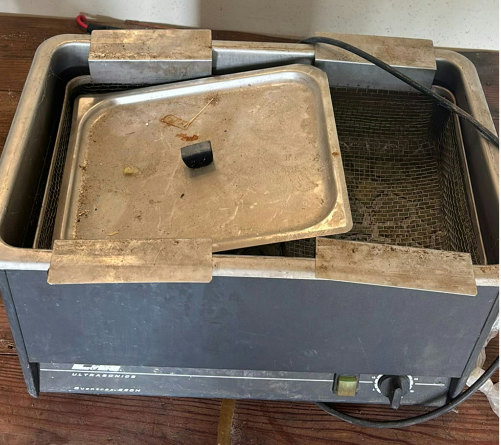 Ultrasonic cleaner with tools and assorted household items - image 5 of 11