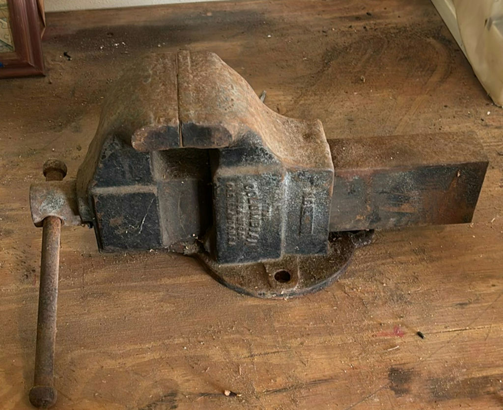 Bench Vise Set: One Large Black Vise and Two Red Vises - image 4 of 4