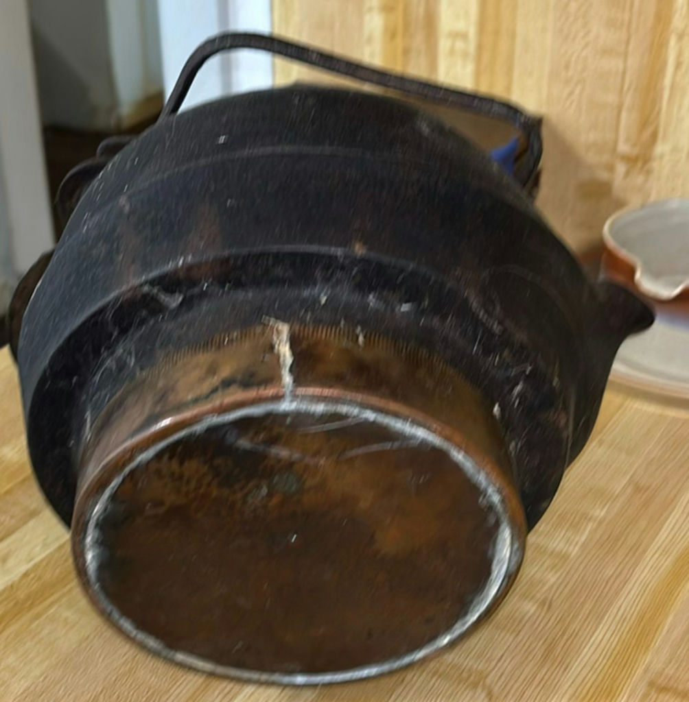 Cast Iron Kettle with Lid - image 5 of 7