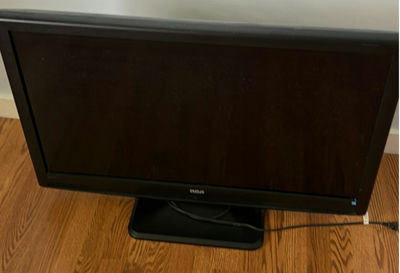 RCA flat-screen TV/monitor with multiple inputs - Image 1 of 4