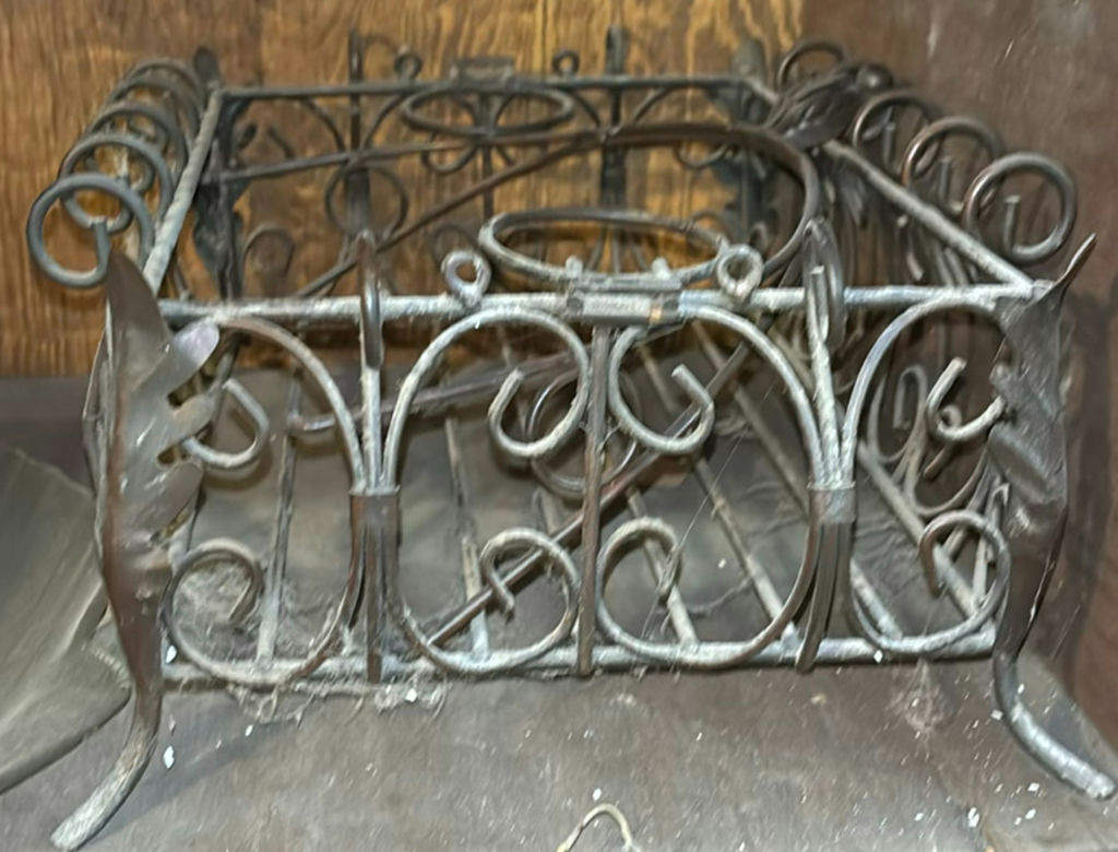 Vintage wrought-iron decor and glassware - image 7 of 7