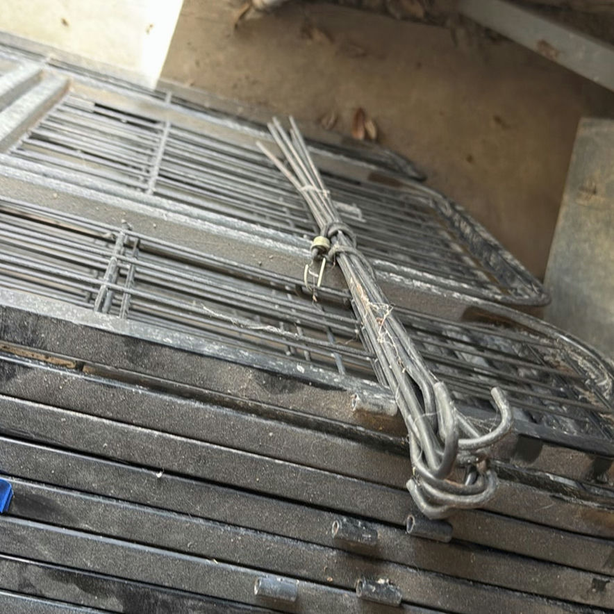 Metal kennel panels and bundled rods - image 5 of 5