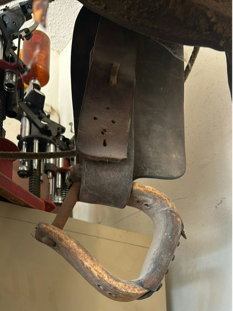 Vintage equestrian tack and rope gear - image 9 of 10