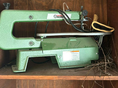Woodworking power tools and hand saw collection - Image 1 of 8