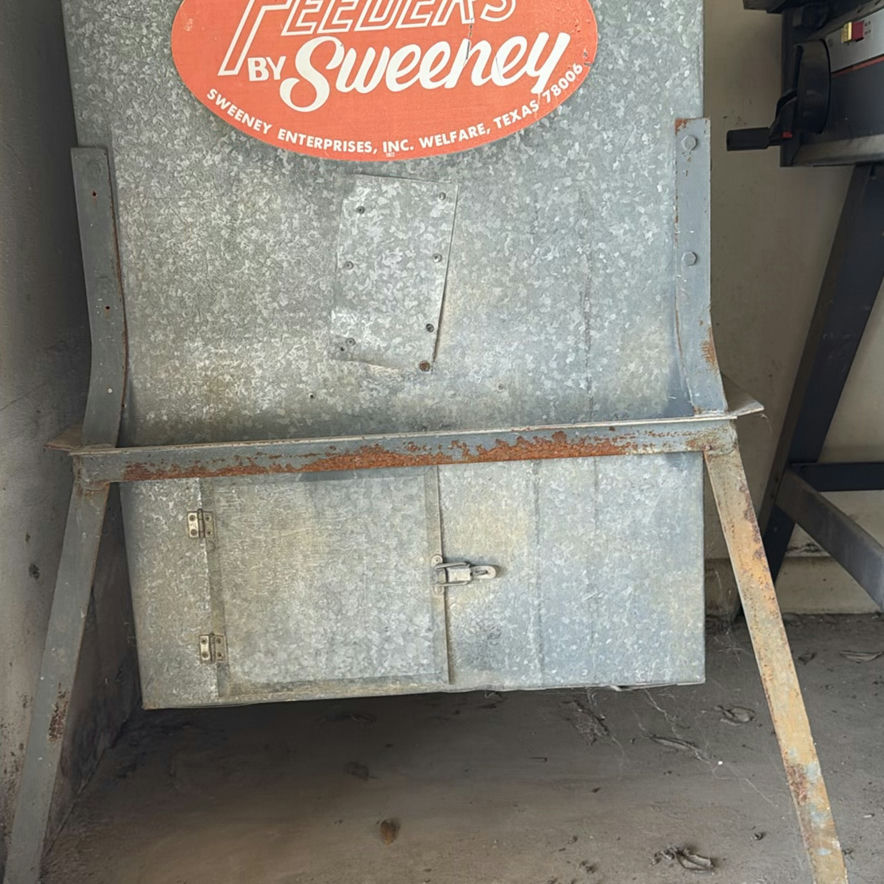 Sweeney Feeder metal livestock feeder - image 6 of 6