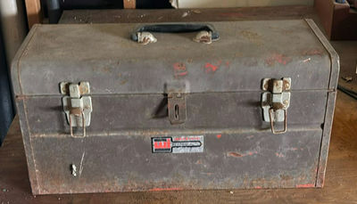 metal tool chest with assorted hand tools - Image 1 of 9
