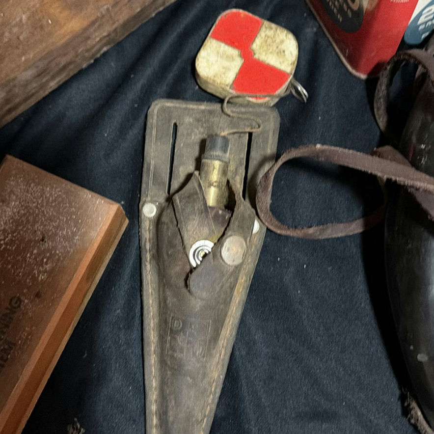 Vintage gunpowder reloading tools and sharpening system - image 5 of 8