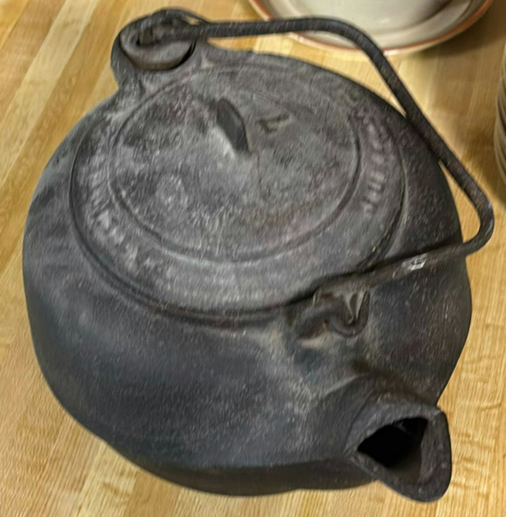 Cast Iron Kettle with Lid - image 1 of 7
