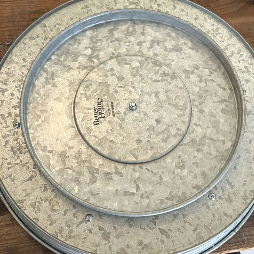 Vintage kerosene lantern with metal Lazy Susan tray - image 5 of 7