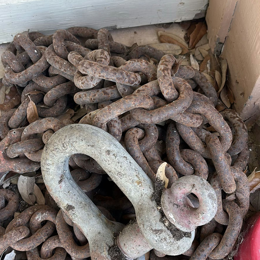 metal chains and shackles - image 3 of 4