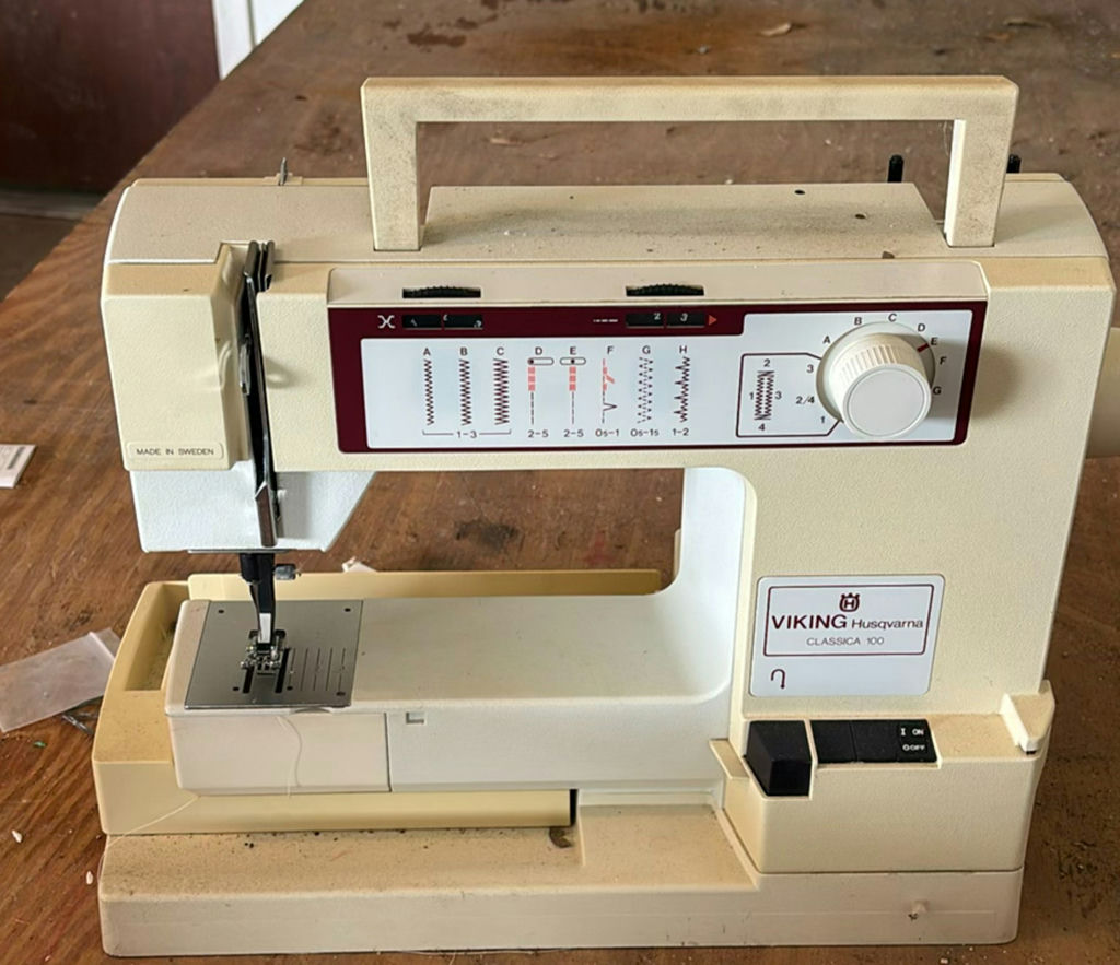Husqvarna Viking Classica 100 sewing machine with dust cover and workshop vise - image 4 of 8