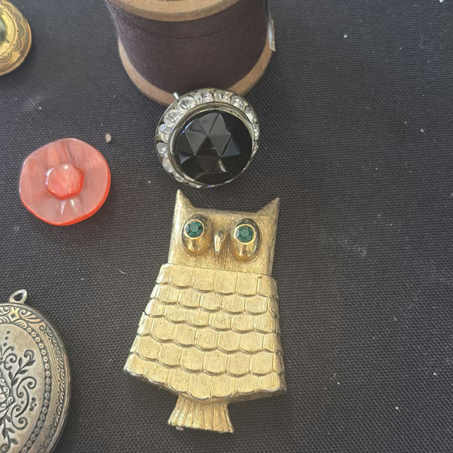 Assorted vintage jewelry components and accessories - image 5 of 5