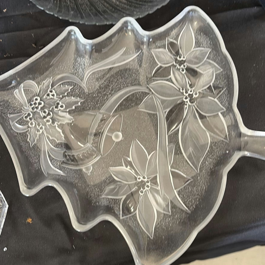 Assorted etched and decorative glass bowls and dishes - image 4 of 5