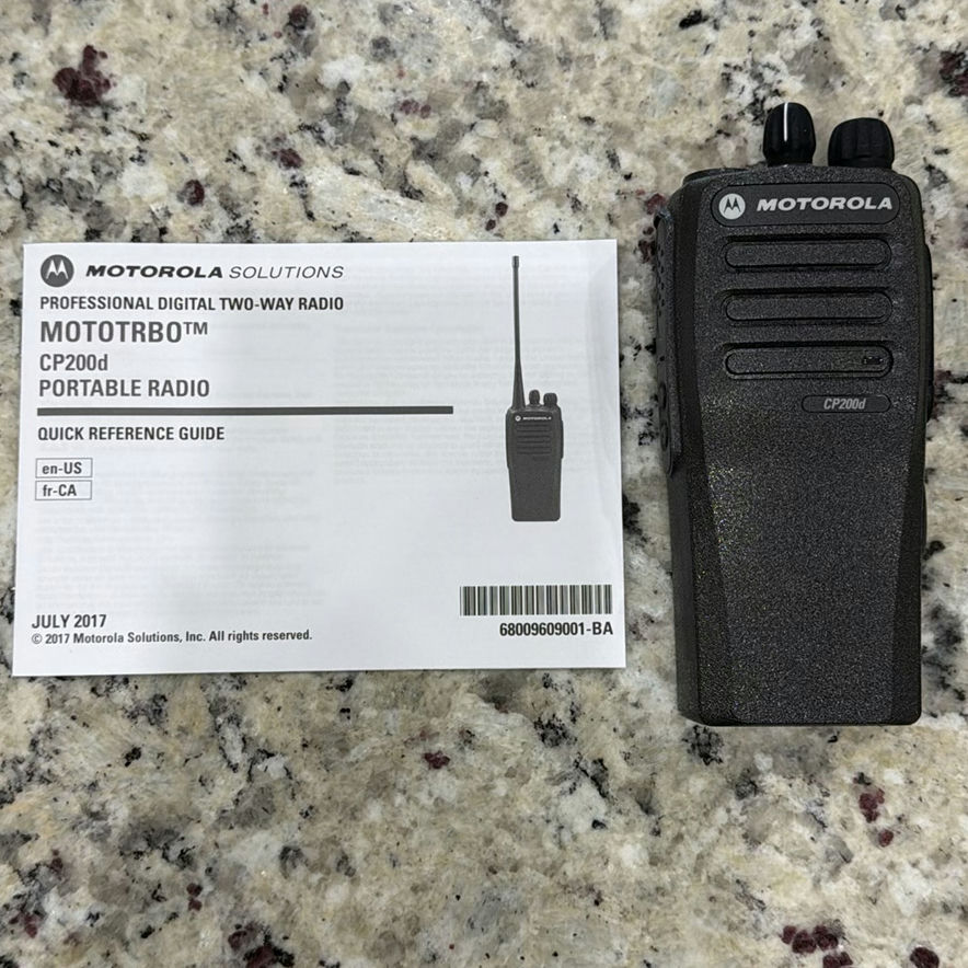 Motorola CP200d Portable Radio - image 1 of 3