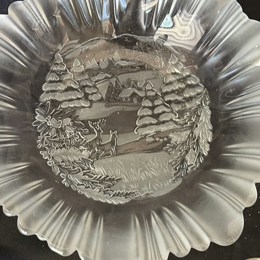 Assorted etched and decorative glass bowls and dishes - image 3 of 5