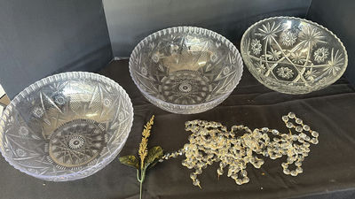 Cut-glass crystal bowls and bead garland - Image 1 of 6