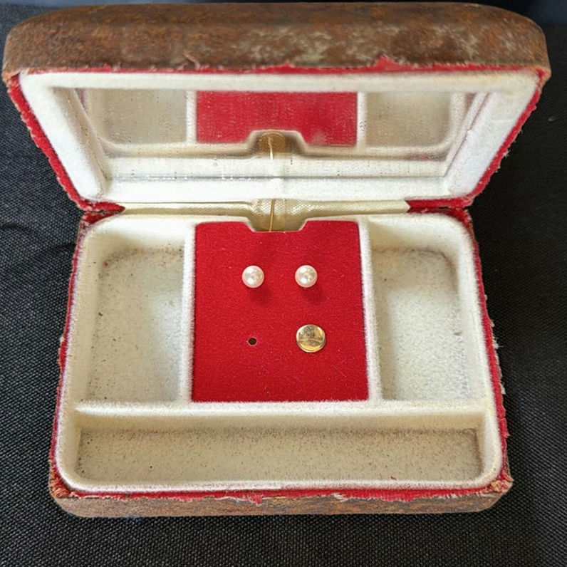 Assorted Jewelry and Accessories - image 2 of 7