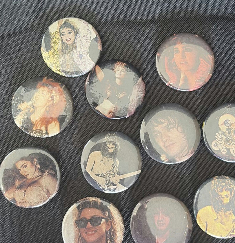 Assorted round celebrity music pins - image 4 of 5
