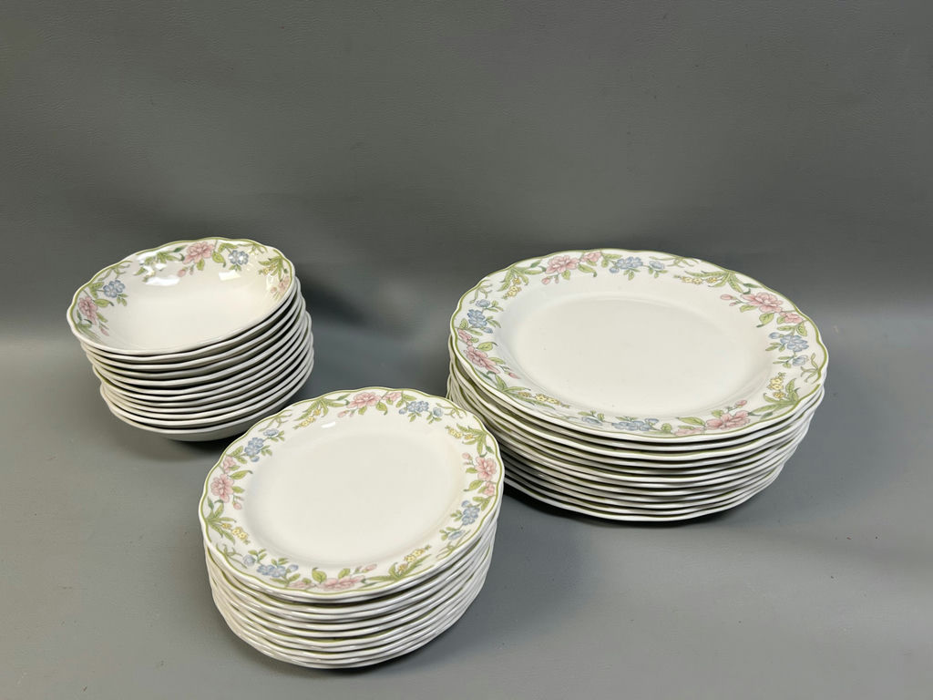 Royal Doulton Majestic Collection China - image 6 of 9