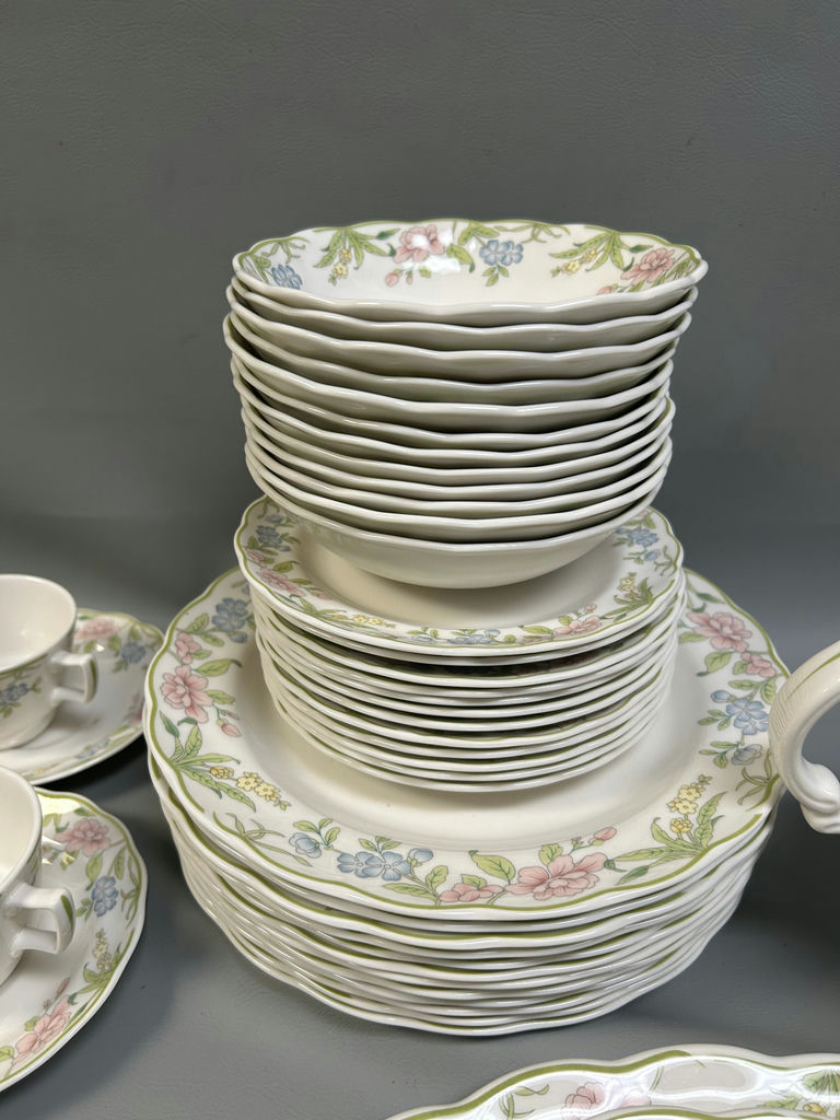 Royal Doulton Majestic Collection China - image 3 of 9
