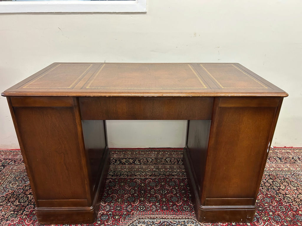 Vintage Sligh Furniture Leather Top Desk - image 10 of 11