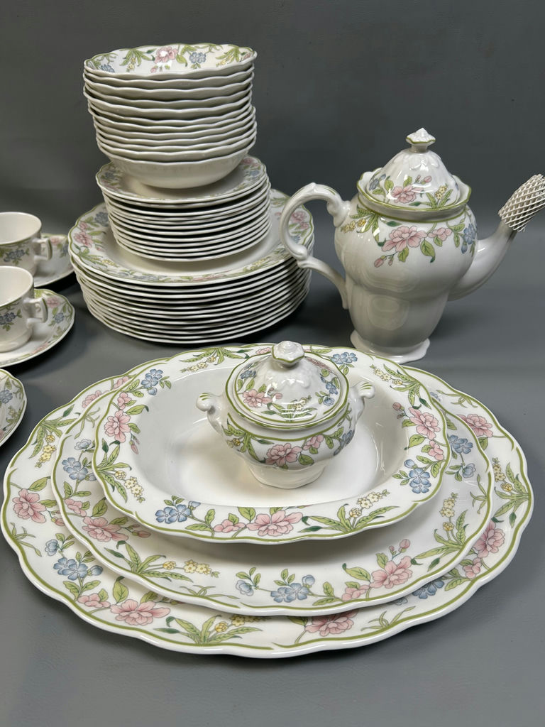 Royal Doulton Majestic Collection China - image 4 of 9