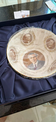 Wedgwood commemorative portrait plate with presentation box and booklet - Image 1 of 4
