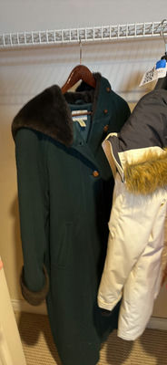 Assorted winter coats and jackets Size Medium - Image 1 of 7