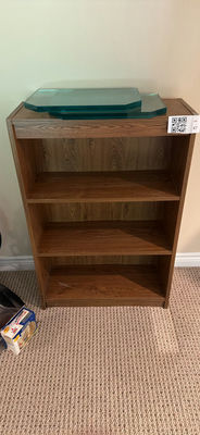 Wooden bookcase with 2 thick glass pieces - Image 1 of 2