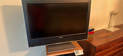 Toshiba TV with stacked AV equipment and swivel cabinet - Image 1 of 4