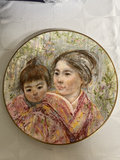 Edna Hibel Marilyn and Child; Kathleen and Child Royal Doulton plates - thumbnail 5 of 9