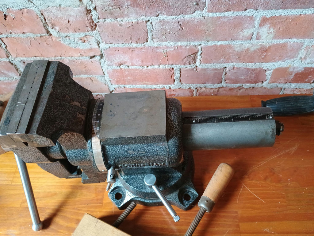Bench vise with wooden clamp - image 3 of 4