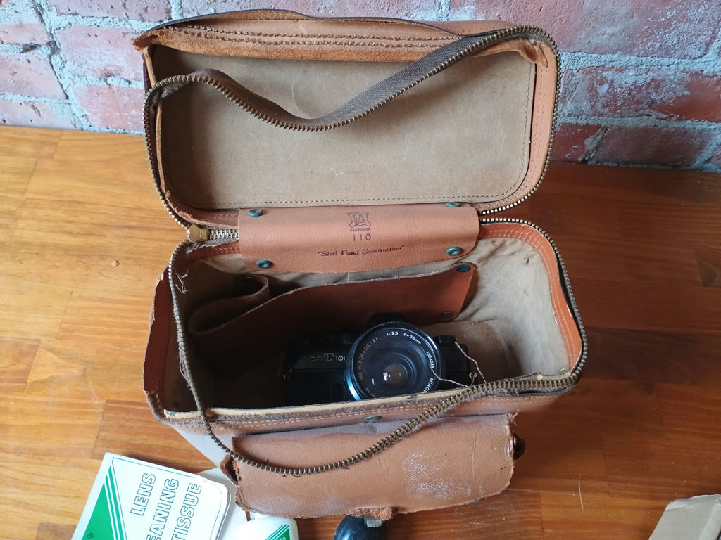 Vintage camera and more - image 8 of 8