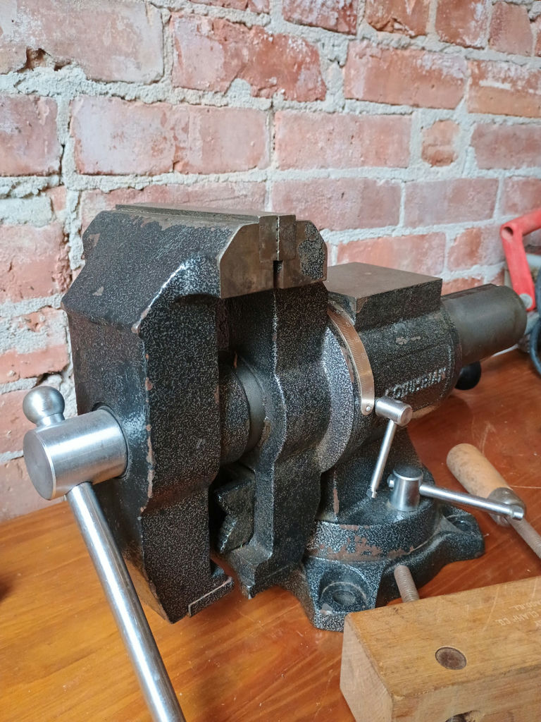 Bench vise with wooden clamp - image 2 of 4