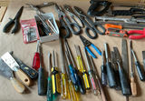Assortment of small Hand Tools - thumbnail 2 of 7
