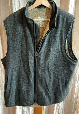 6 Mens Warm And Outwear Vests - Image 1 of 14