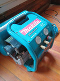 Makita MAC2400 Portable Air Compressor with Hose - thumbnail 2 of 3