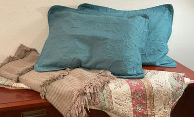 Bedding - Image 1 of 5