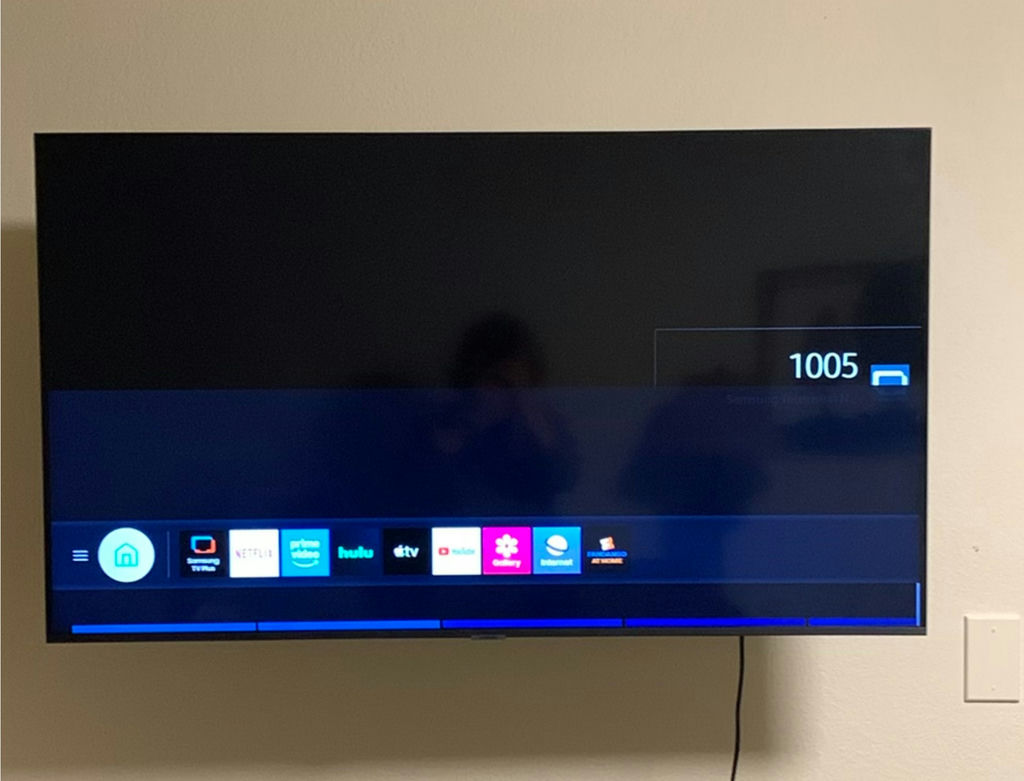Samsung 50 Inch Flat Screen TV, wall mount - image 1 of 5