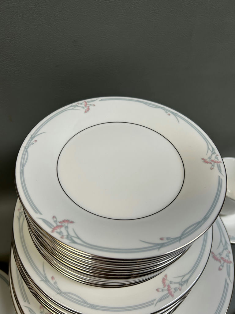 Royal Doulton Carnation China - image 3 of 8