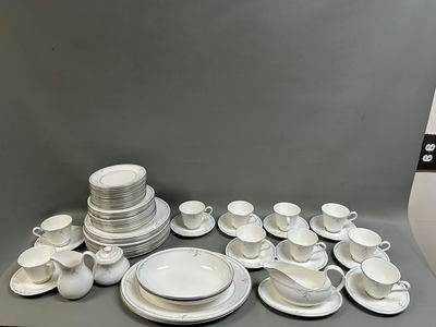 Royal Doulton Carnation China  - Image 1 of 8