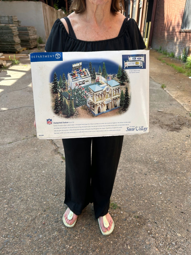 Department 56 Collectible Villages. - image 6 of 7