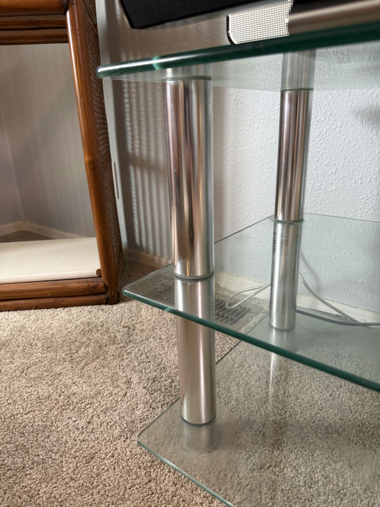 Vizio 42-inch LCD HDTV with glass TV stand - image 11 of 11