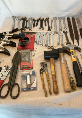 Large Hand Tool Lot - Image 1 of 7