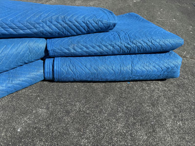 5 Moving Blankets - Image 1 of 3